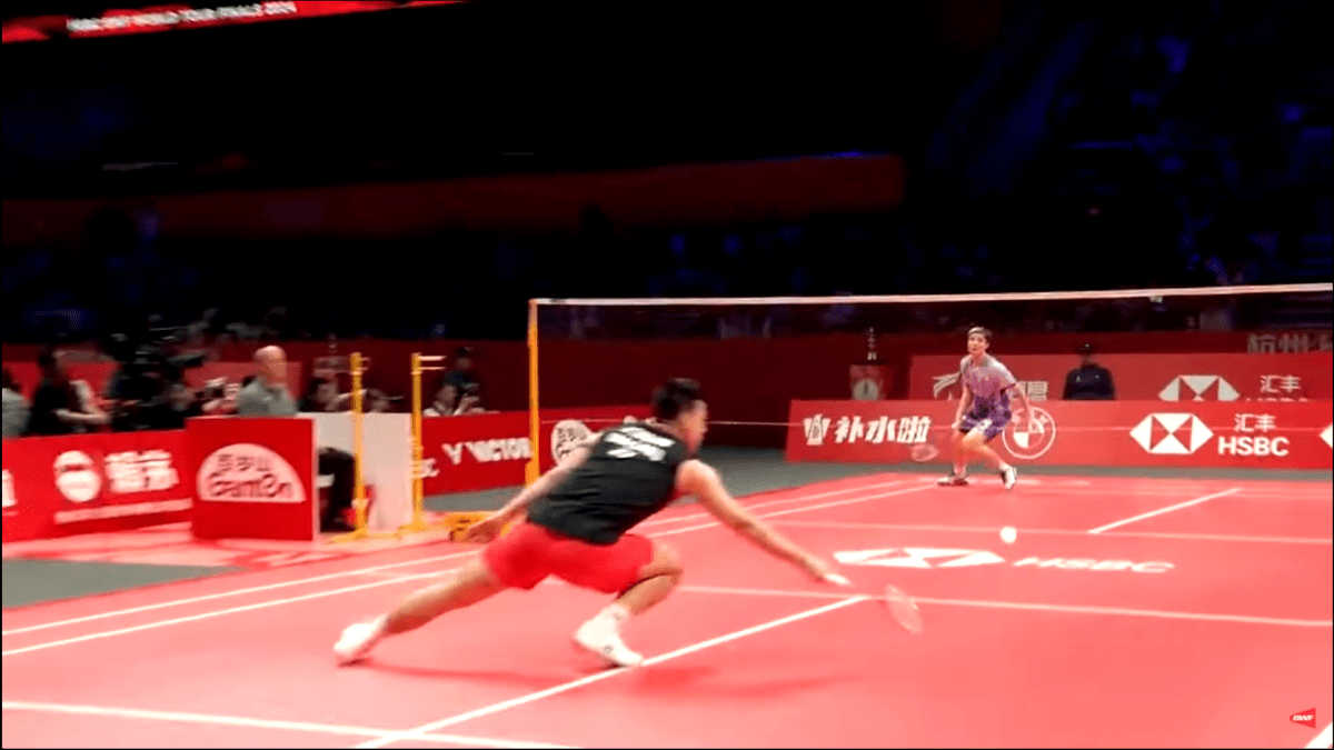 Condong ke depan setelah smash membuat pemain lebih cepat dengan sepersekian detik – blog dan situs web Steve’s Badminton dan situs web